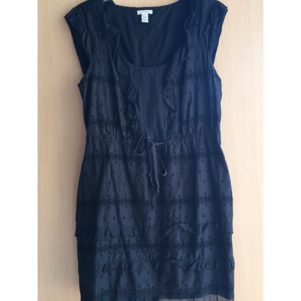 Navy blue, lacy dress, a ribbon to tie.
