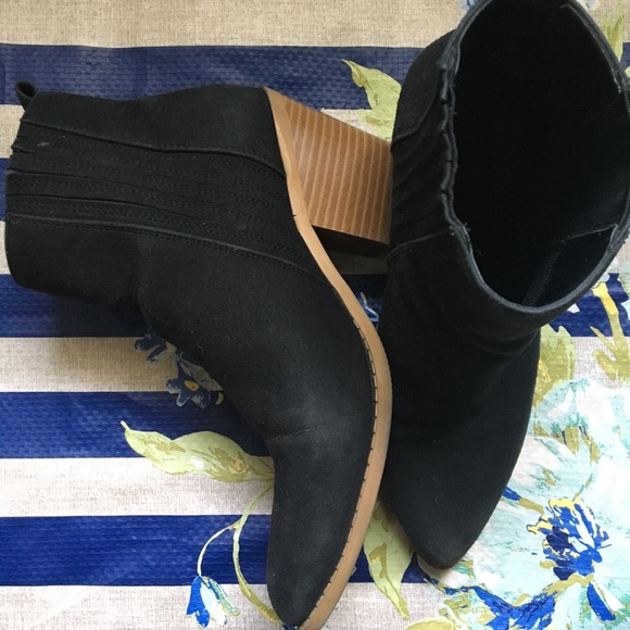 Black Chelsea Booties with Tan Heel! - Picture 3 of 6