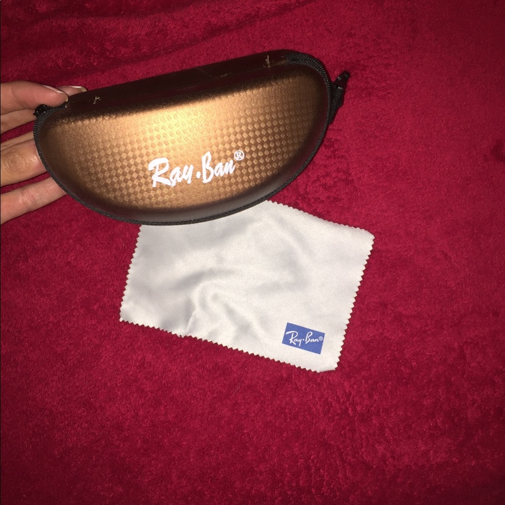 Authentic ray ban case w cloth