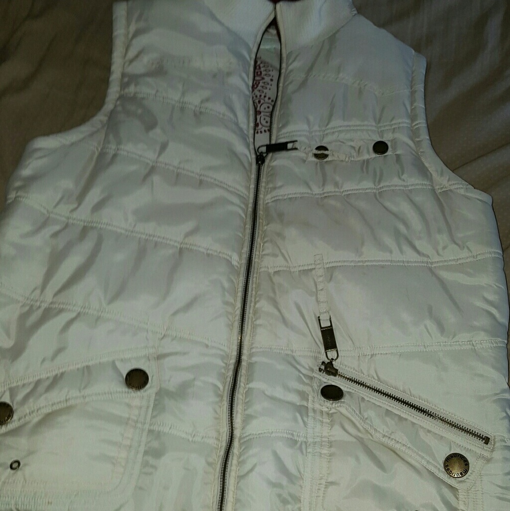 Maurices white puffer vest
