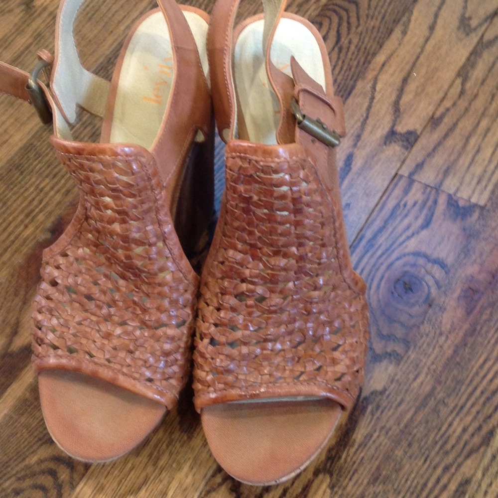 Shoes Levity brand. 7.5 brown/saddle leather