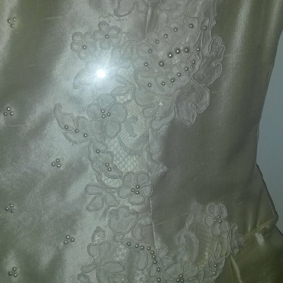 Wedding gown - Picture 3 of 6