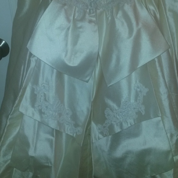 Wedding gown - Picture 5 of 6