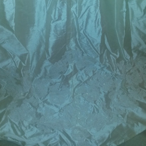 Wedding gown - Picture 6 of 6