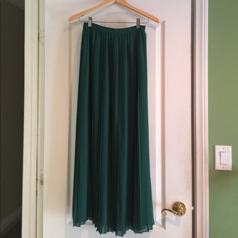 🚫SOLD🚫Emerald green maxi skirt