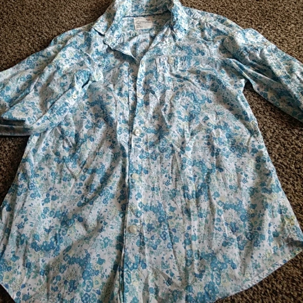 American Eagle Floral Button Up shirt