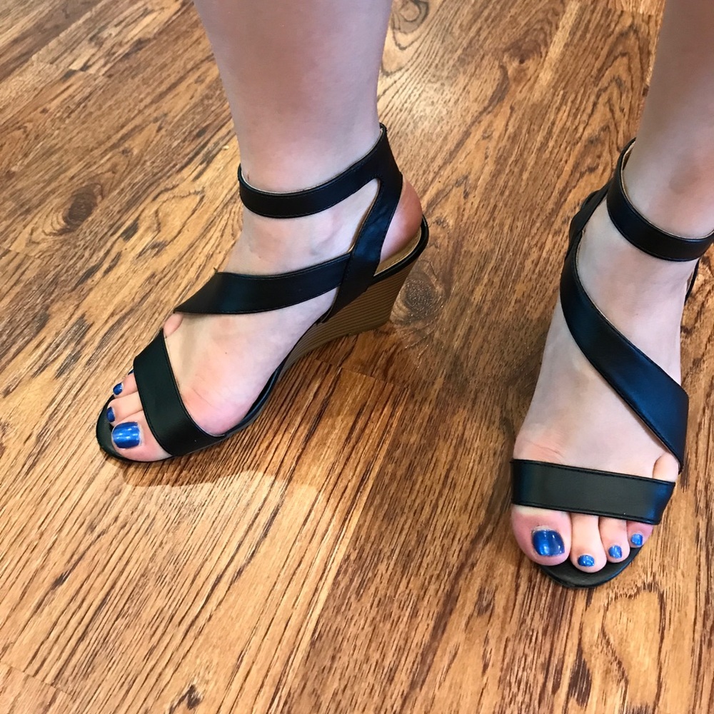 EXPRESS Roman//sandals - Picture 4 of 6