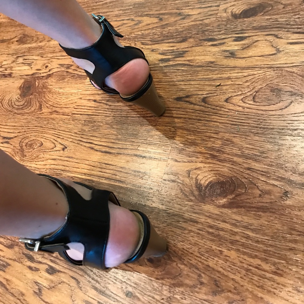 EXPRESS Roman//sandals - Picture 6 of 6