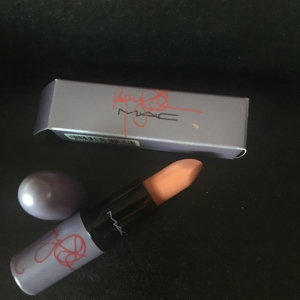 MAC X KELLY OSBOURNE LIPSTICK IN RIOT HOUSE