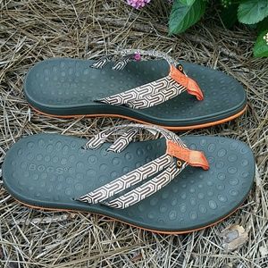 bogs hudson flip flops