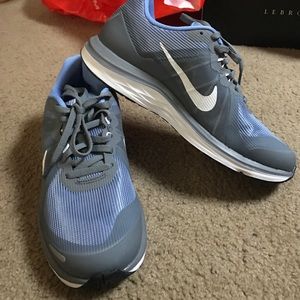 NWOT Nike Dual Fusion Sneakers