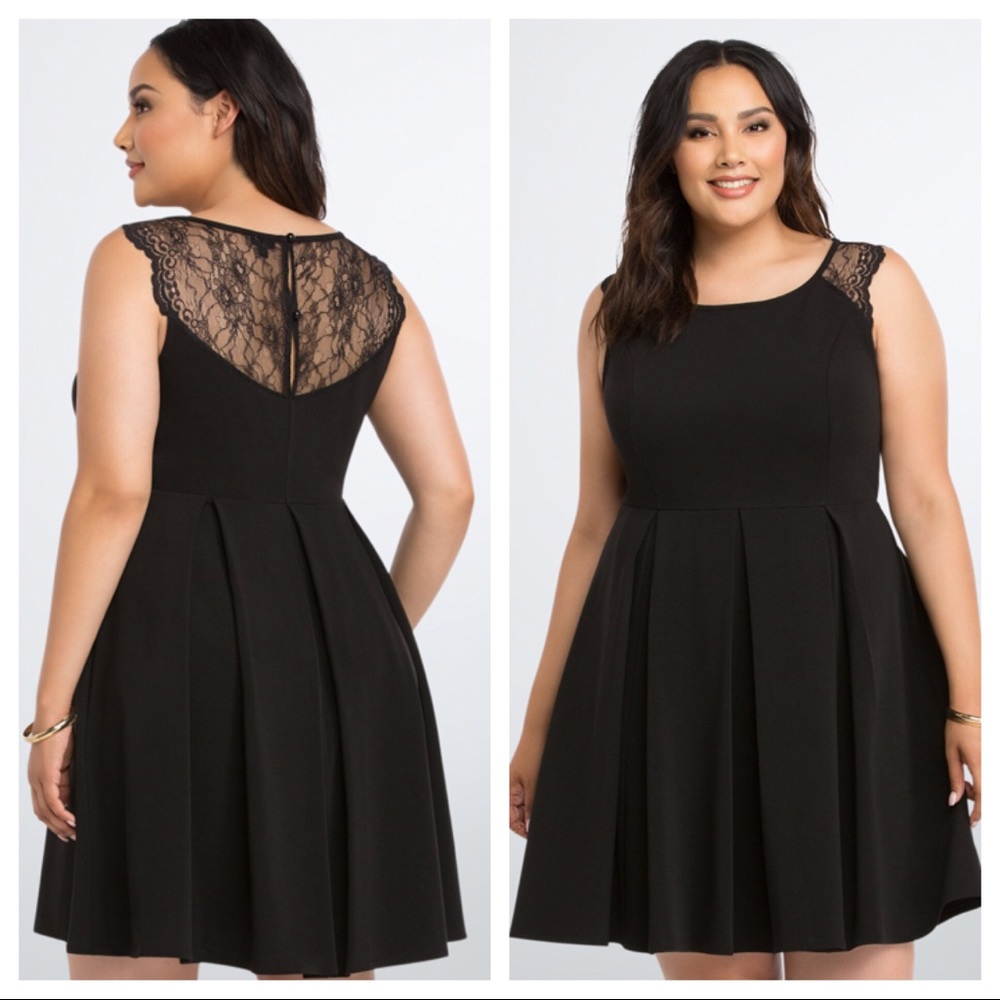 ‼️ALL OFFERS‼️Lace Back Dress