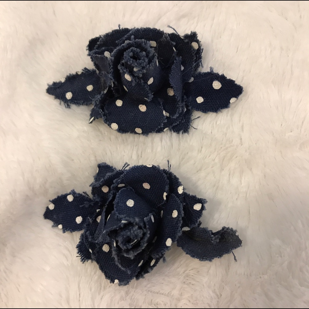 Polka dot vintage hair clip pair