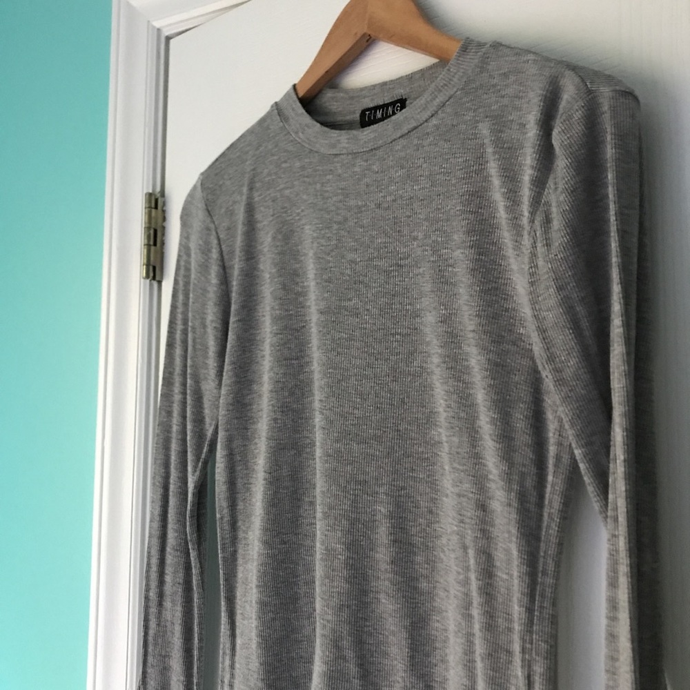 Grey long sleeve stretchy sweater