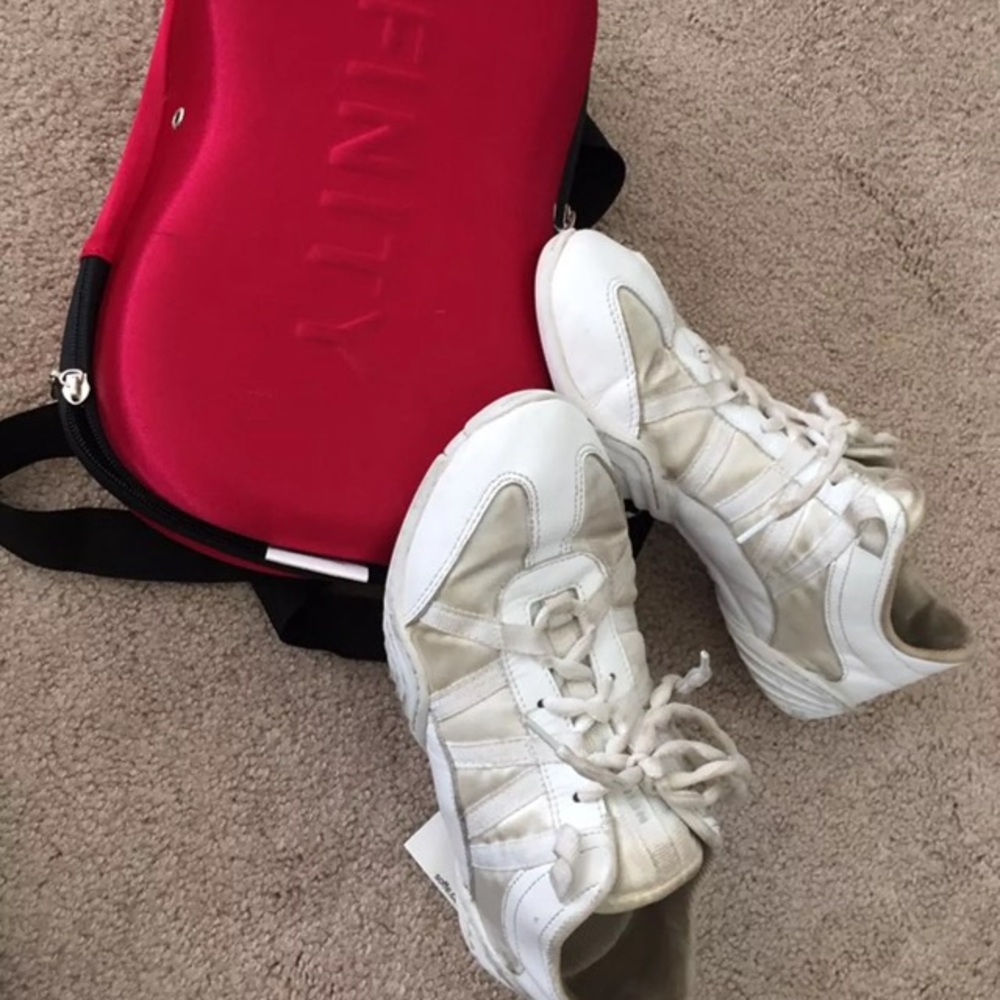 Cheer shoes