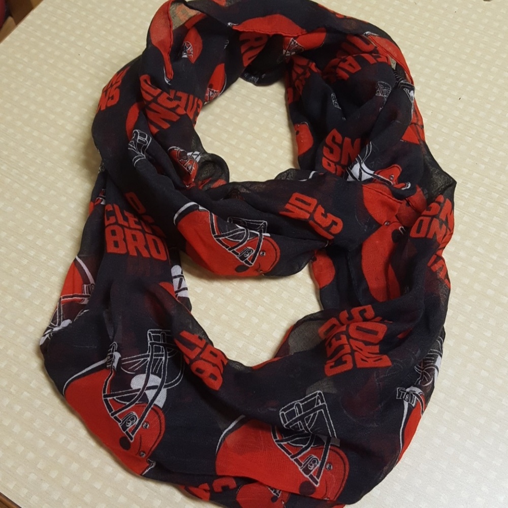 NWOT Cleveland Browns INFINITY SCARF $9 obo