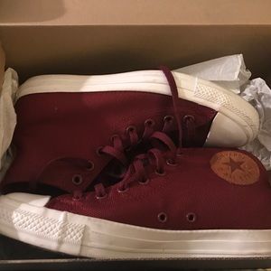 Converse color Maroon size 10 women's 8 men's