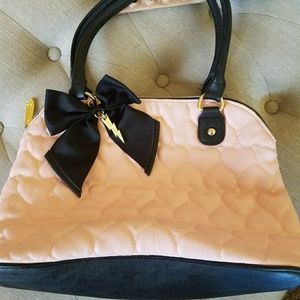 Waaaaayyyyyy cute Betsey bag