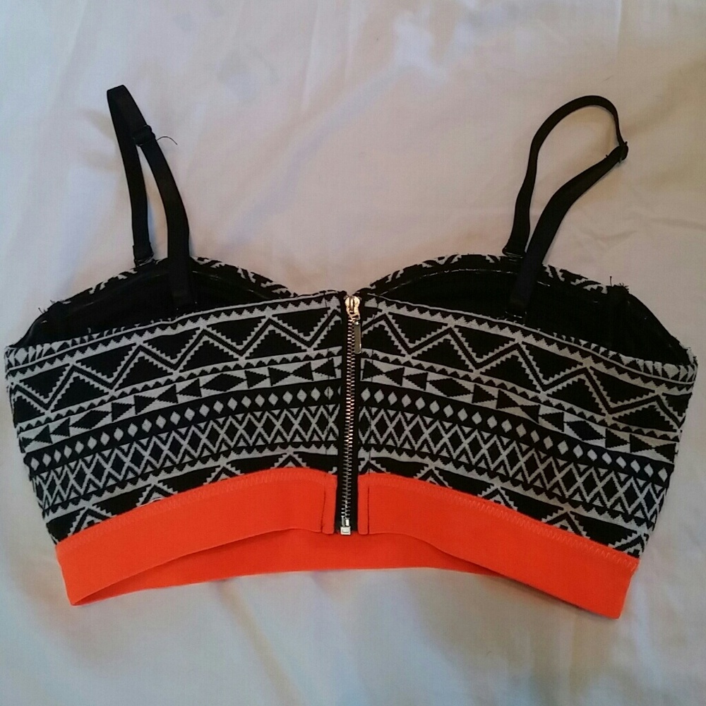 Geometric Pattern Crop Top - Picture 2 of 5