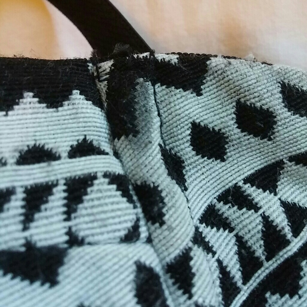 Geometric Pattern Crop Top - Picture 5 of 5