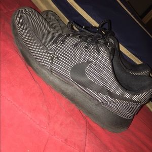 Nike Rosche Size 8.5 MENS