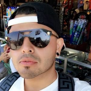 Meet your Posher, César