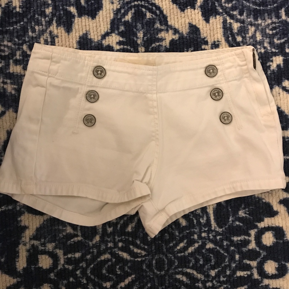 Anchor button white shorts