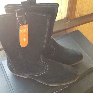 SOLD NWT black suede Sporto boots.