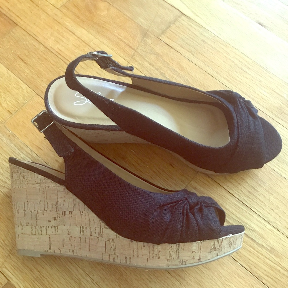 🍬Black Peep Toe Wedges🍬