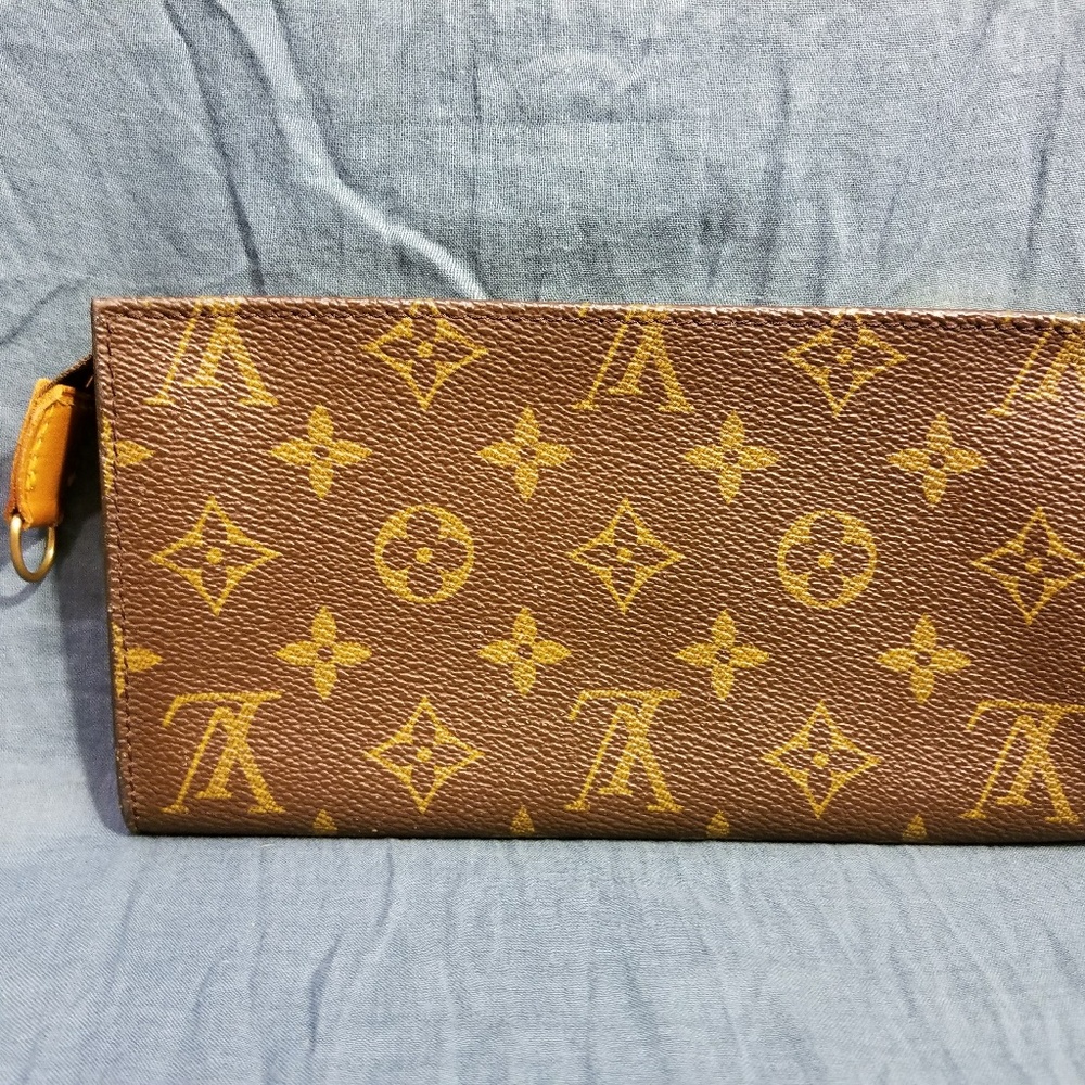 Authentic Louis Vuitton Bucket GM Pouch