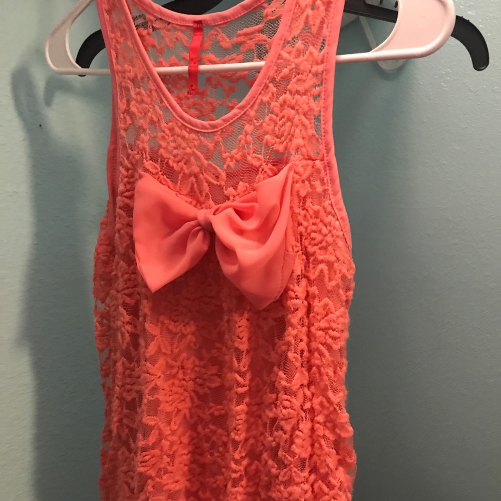 Coral top , w bow
