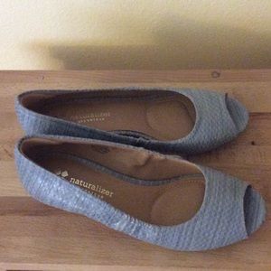 Naturalizer kitten heel shoes
