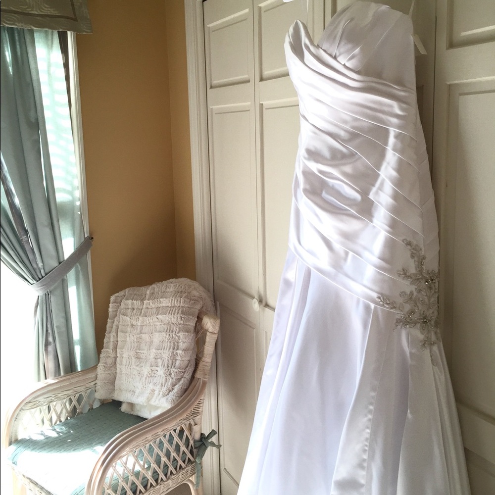 NEVER WORN Allure Exclusive Bridal Gown - NEW/TAGS