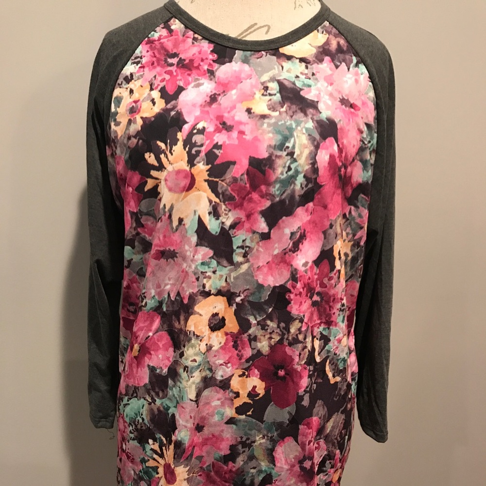 LuLaRoe Randy Woman's long sleeved Shirt