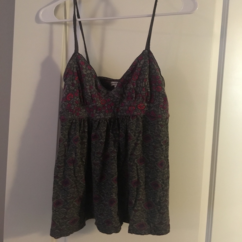 Super cute floral top- excellent condition