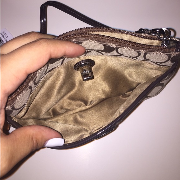 Coach Park Signature Medium Wristlet F49175 - Picture 4 of 7