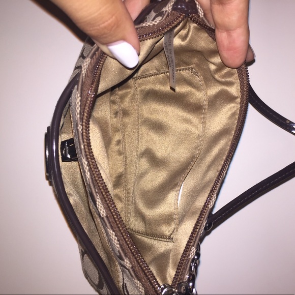 Coach Park Signature Medium Wristlet F49175 - Picture 5 of 7