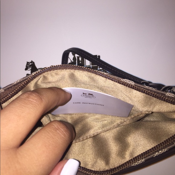 Coach Park Signature Medium Wristlet F49175 - Picture 6 of 7