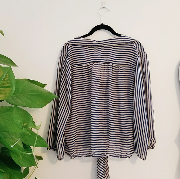 Striped flowy tie button up blouse - Picture 2 of 5
