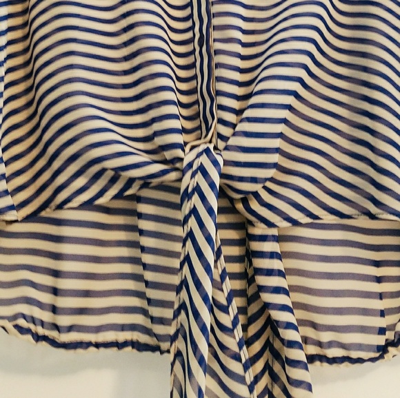 Striped flowy tie button up blouse - Picture 3 of 5