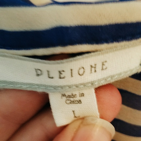 Striped flowy tie button up blouse - Picture 5 of 5