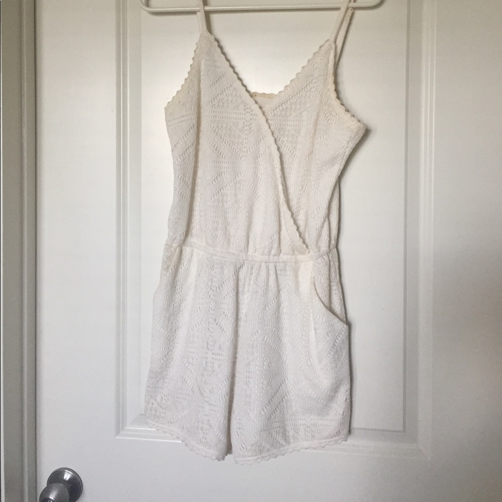 White lace/ crochet romper with pockets