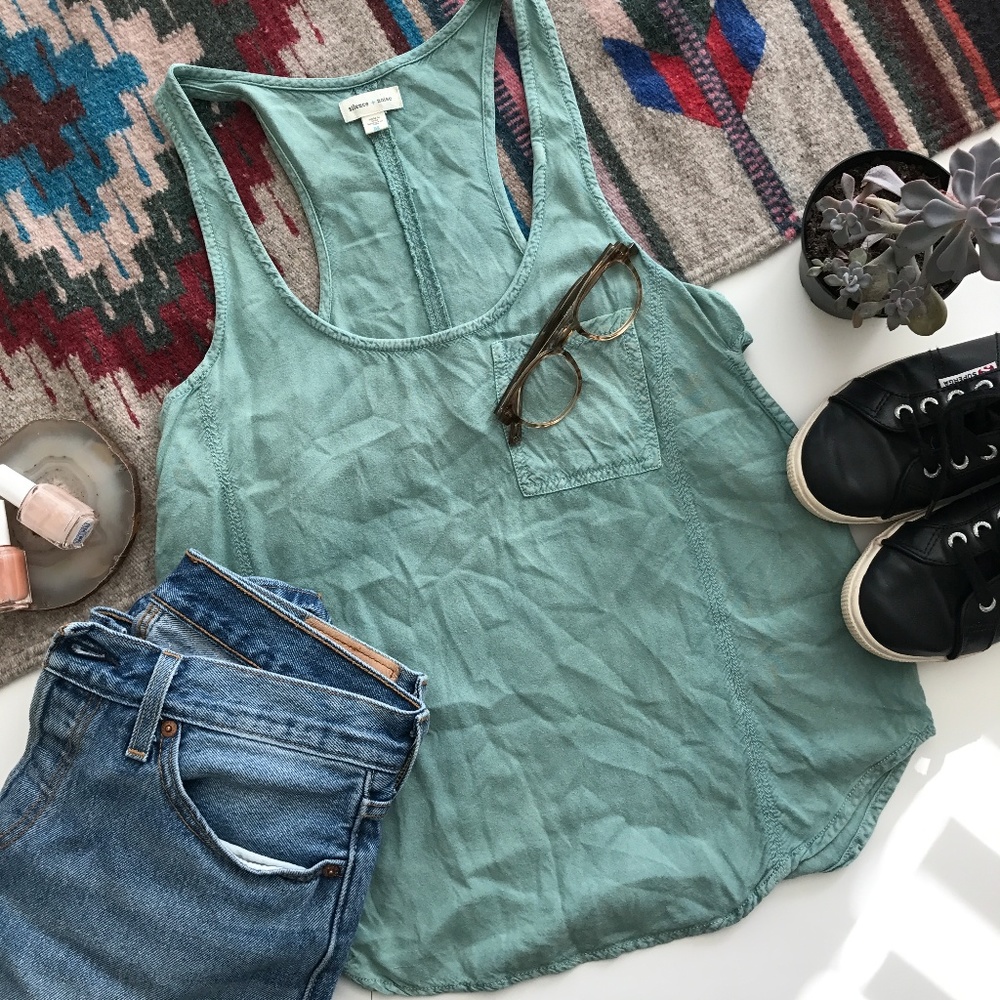 UO SILENCE + NOISE  • Side cut out tank top
