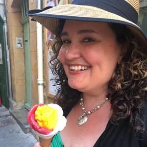 Meet your Posher, Laura