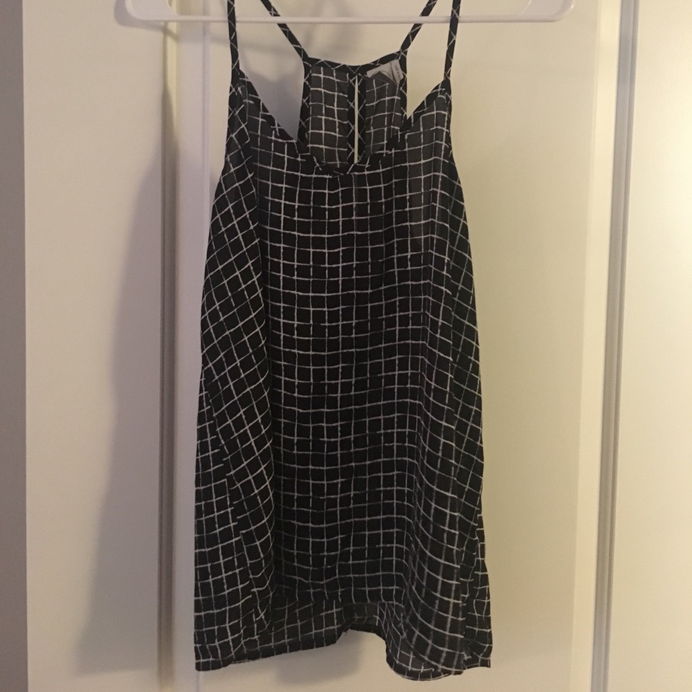 Cute cage tank. Excellent condition.