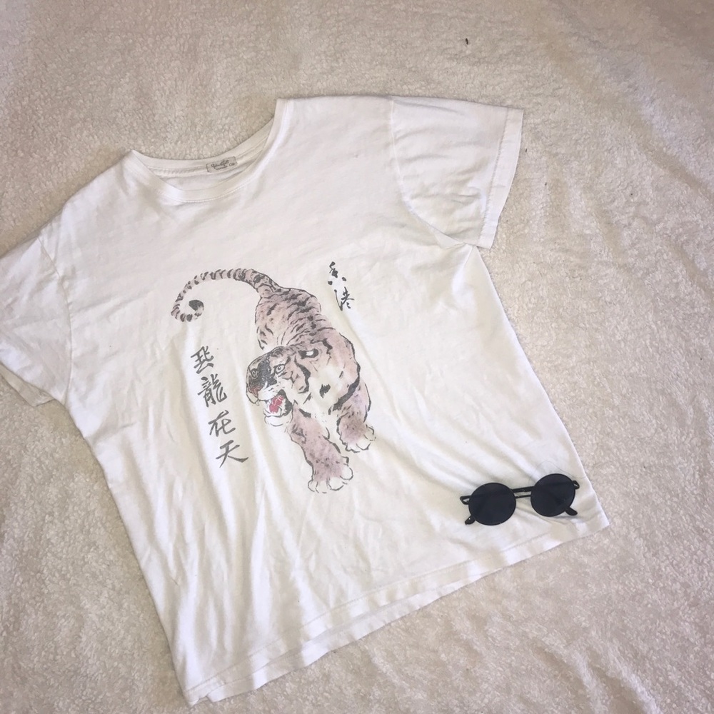 brandy melville tiger t shirt
