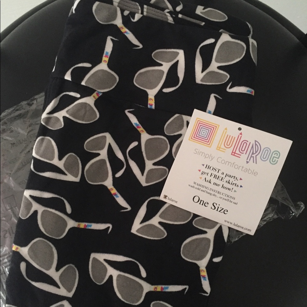 Lularoe OS sunglasses leggings 🕶