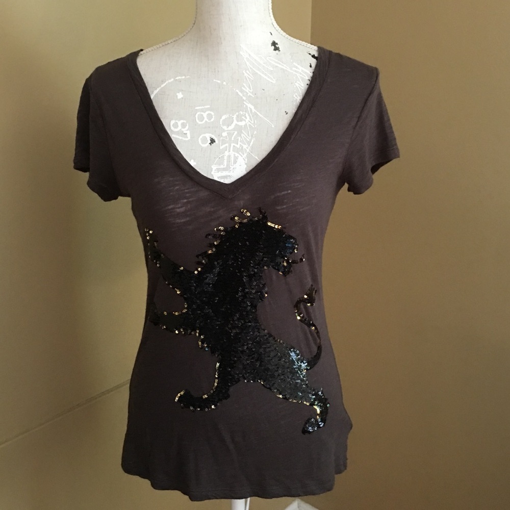 Express Sequin Lion Fitted V-Neck Tee