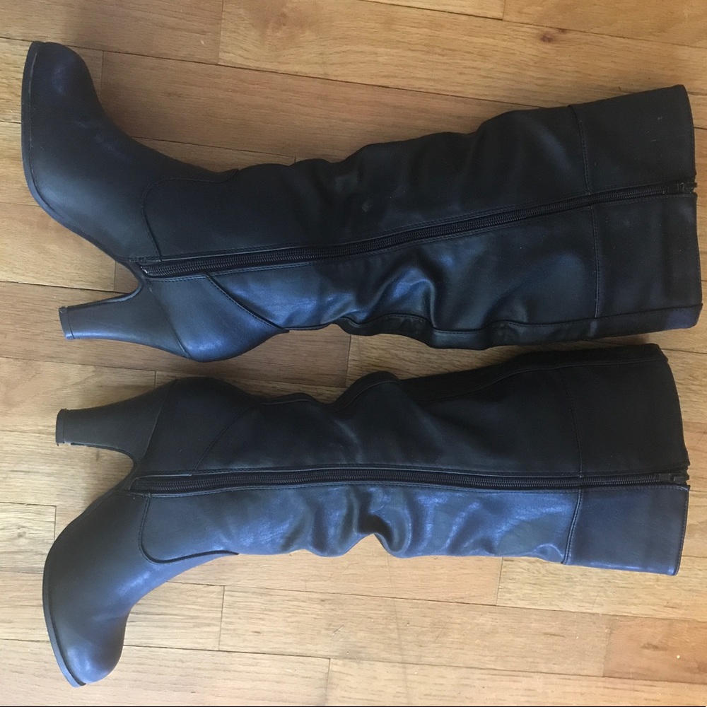 🍒 Mid Rise Boots 🍒 - Picture 2 of 3