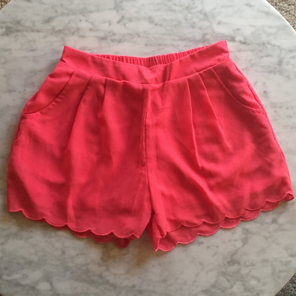 Coral scallop shorts with pockets